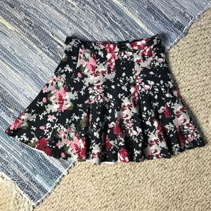 Abercrombie & Fitch black floral pleated skirt, M